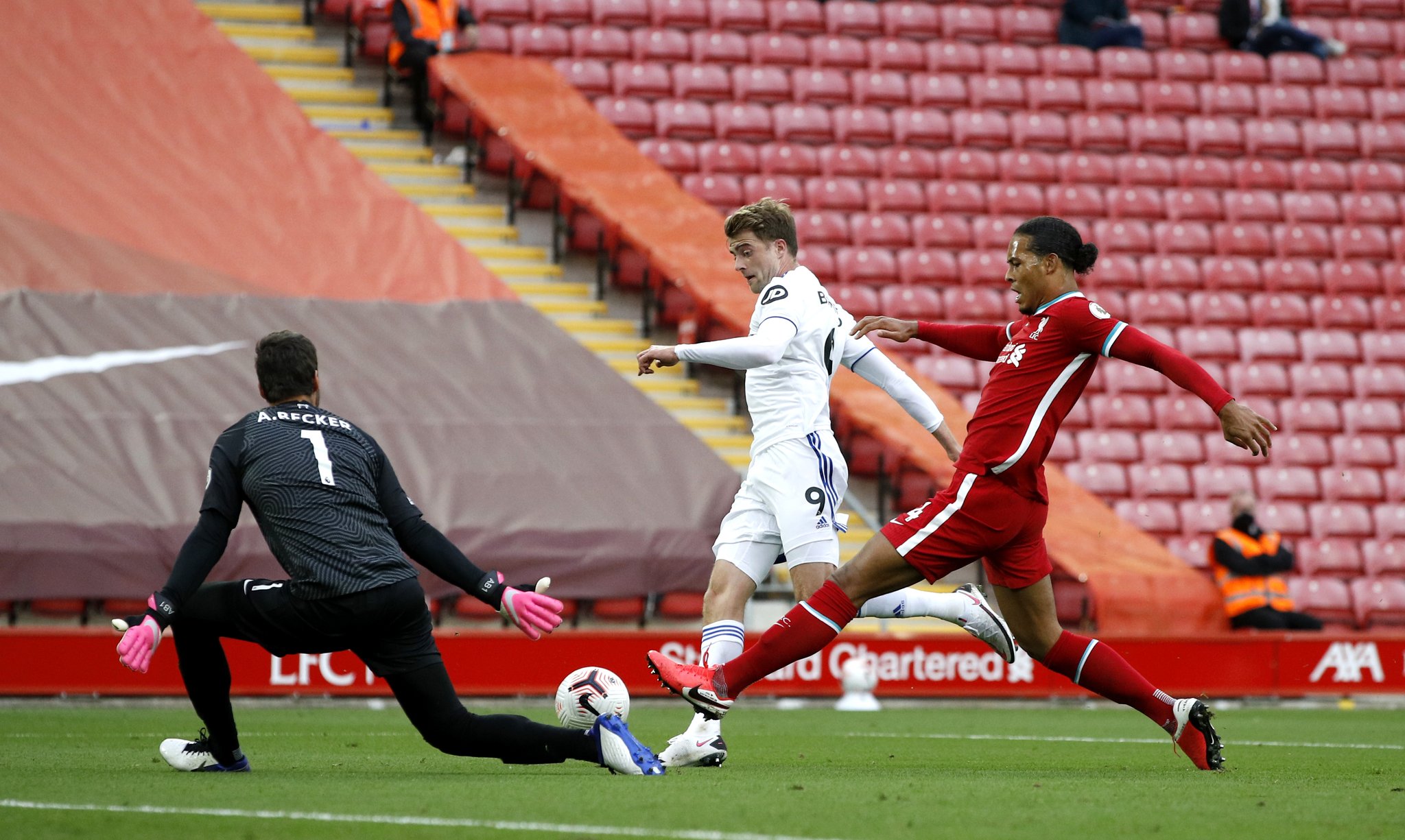 门将更替并 门将更替并